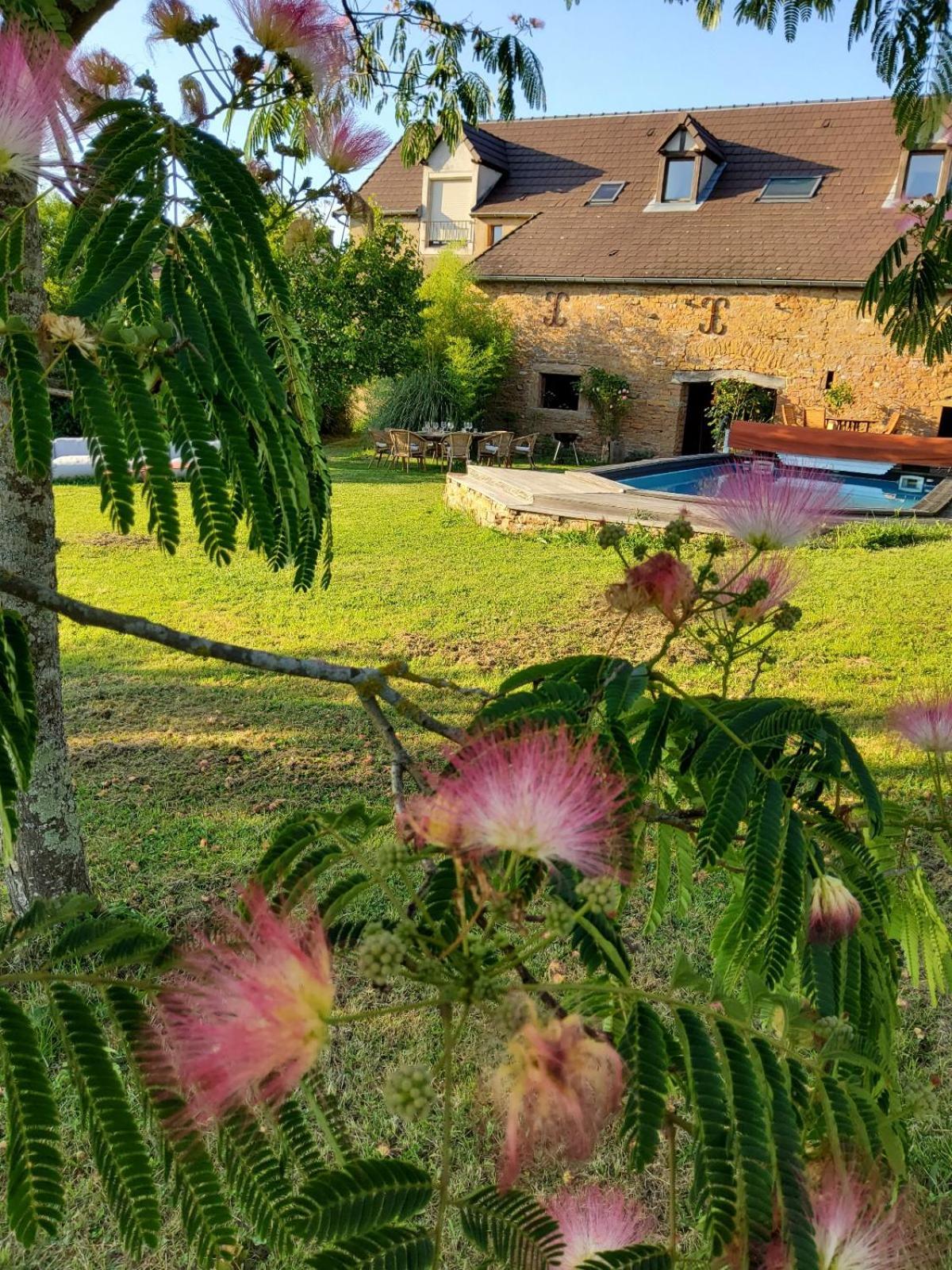 Bed and breakfast La Parenthese A Etrigny Extérieur photo